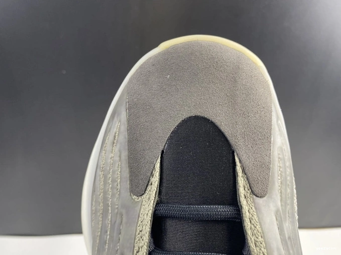 Quantum Barium Adidas Yeezy H68771 0806